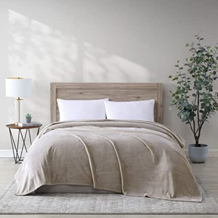ED Ellen DeGeneres- Queen Blanket, Soft and Cozy Plush Bedding, Home Decor for All Seasons (Solid Beige, Queen)